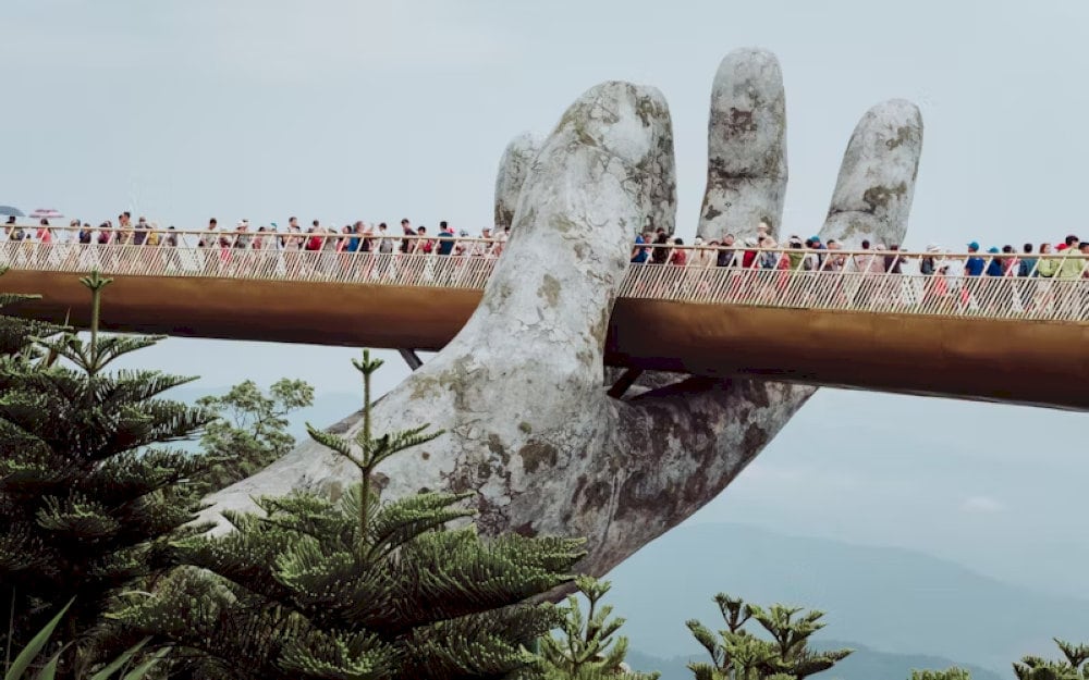 With its unique architecture, the Golden Bridge has become an attractive destination for tourists when they have the opportunity to visit Da Nang